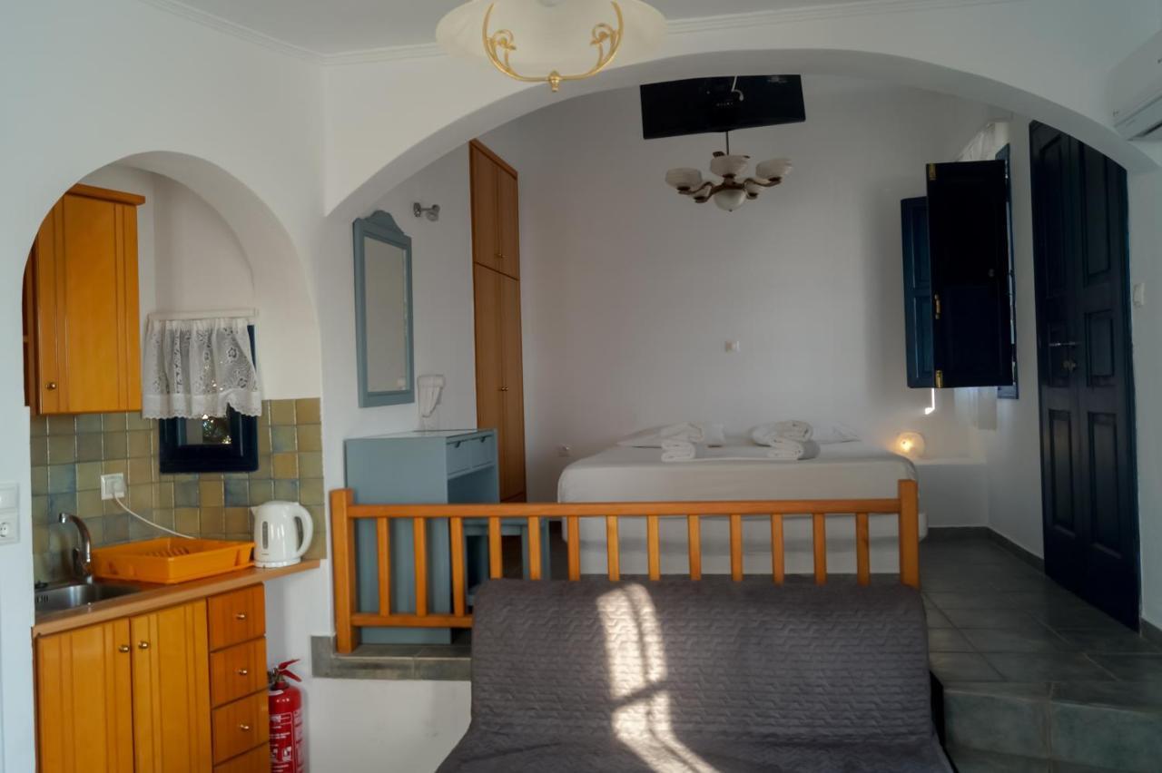 Coral * Karavostasis (Folegandros)