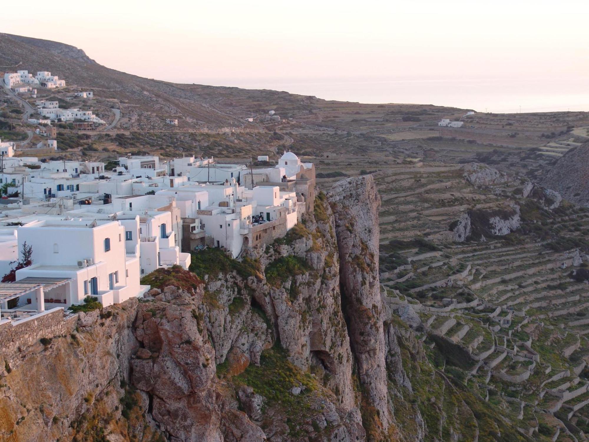 Coral Karavostasis (Folegandros)